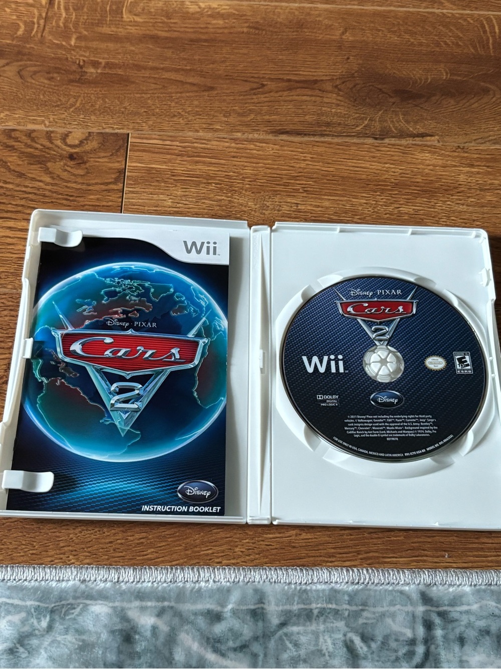 Nintendo Cars 2 - Red & Blue Cover Artwork - Picture 3 of 6